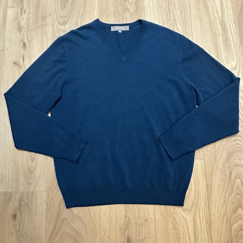Neiman Marcus Cloud Cashmere Sweater Mens XL Blue V Neck Pullover Soft Knit